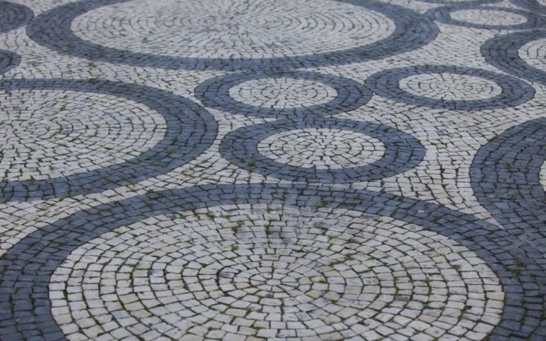 Using Paver Patterns to Make a Statement With Your Driveway